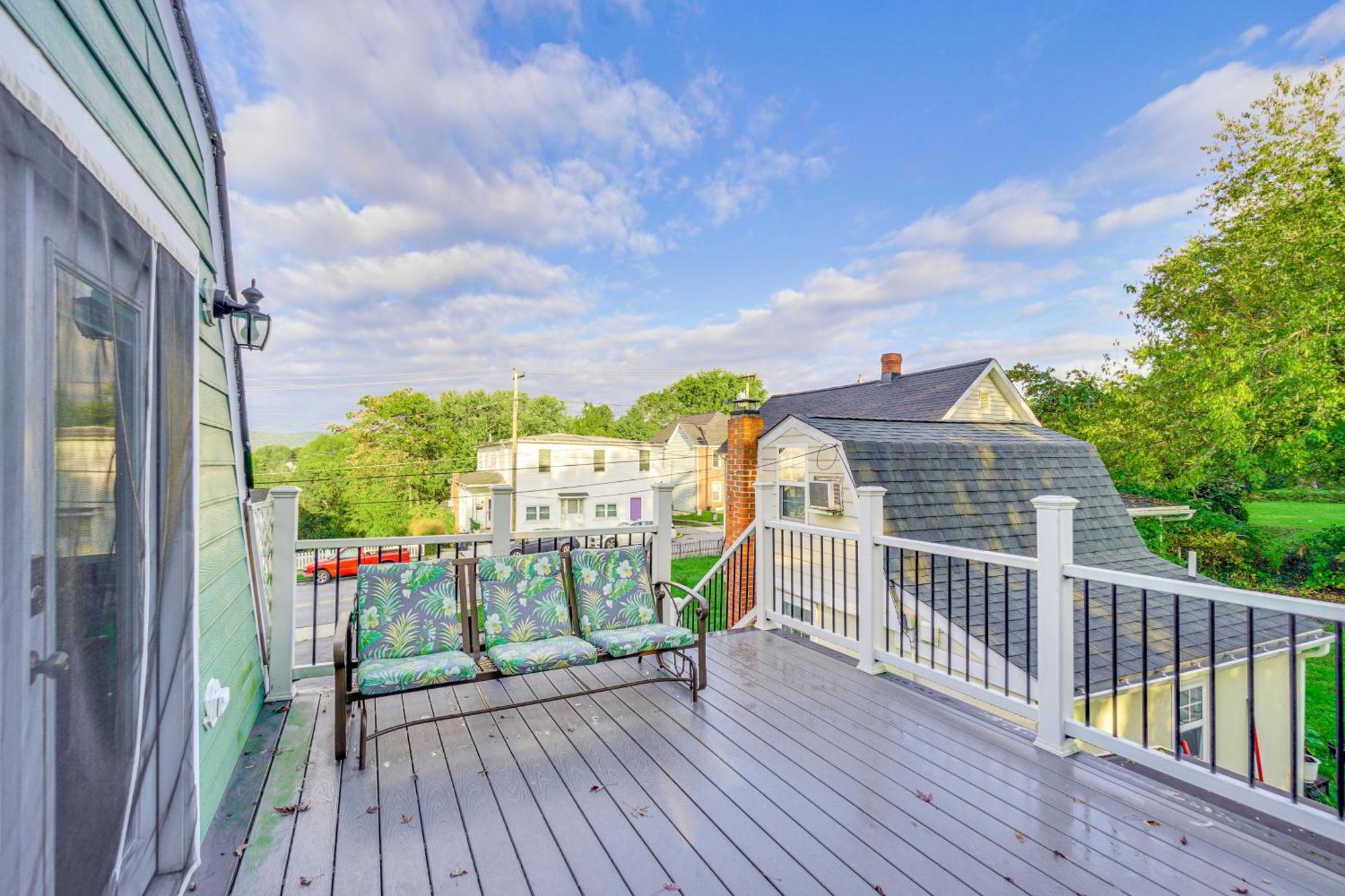 Epic Brunswick Apartment, Deck With Private Hot Tub! Bagian luar foto