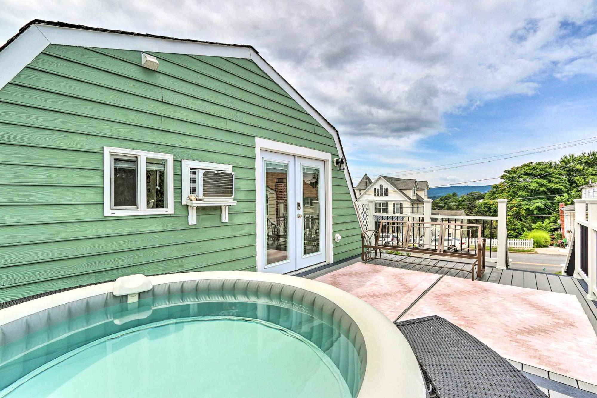 Epic Brunswick Apartment, Deck With Private Hot Tub! Bagian luar foto