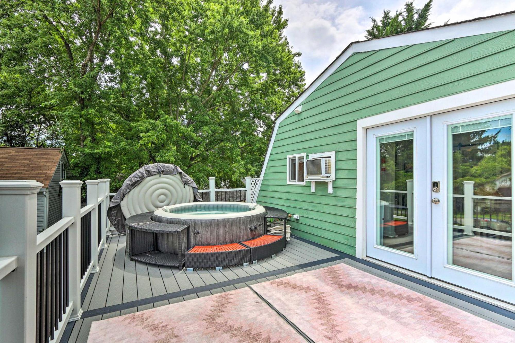 Epic Brunswick Apartment, Deck With Private Hot Tub! Bagian luar foto